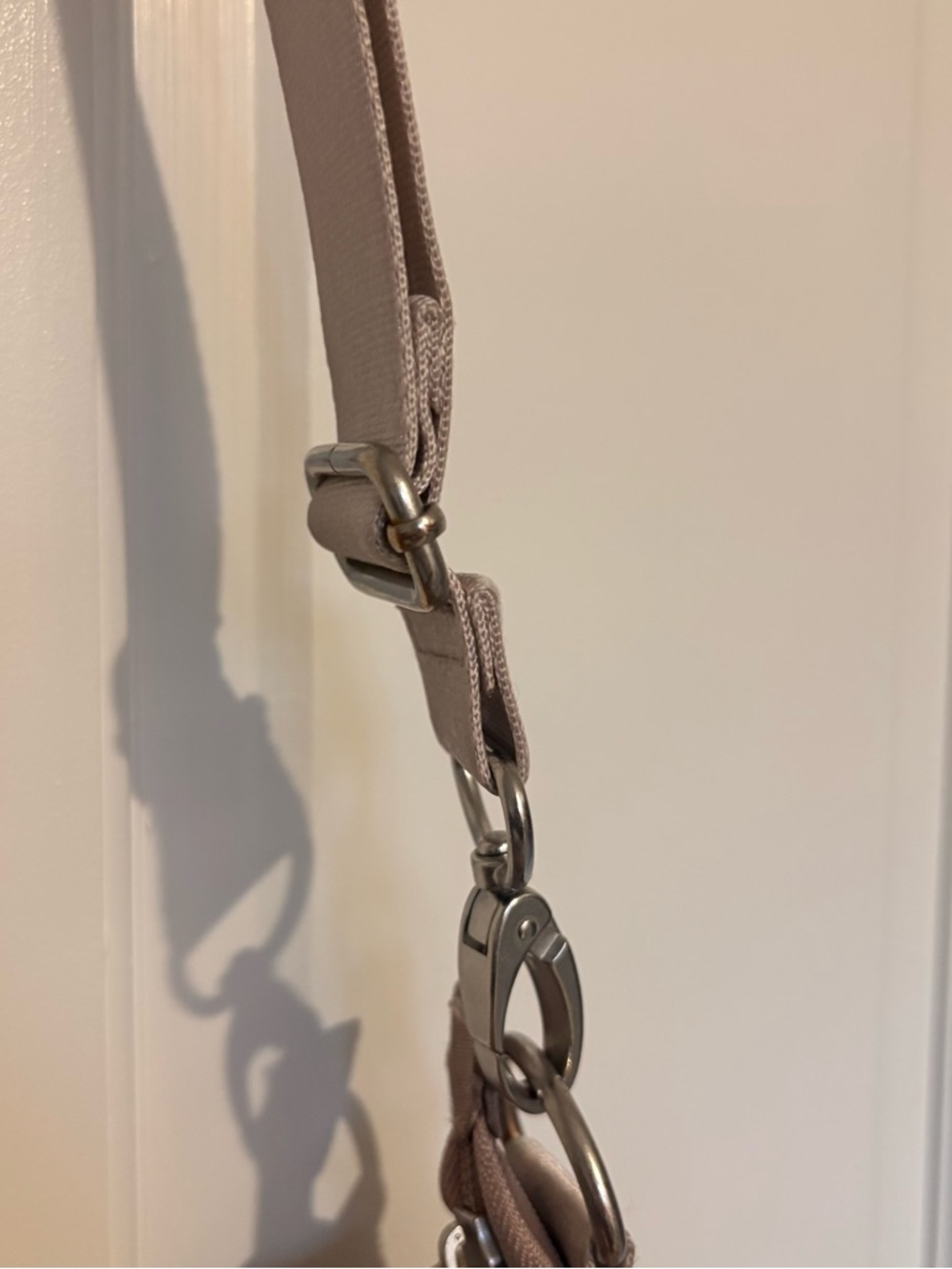 Baggallini Helsinki Crossbody Hobo Bag Dusty Pink purse detachable strap - Picture 6 of 11